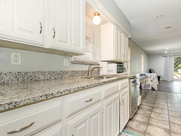 2517  Blanton Street , Dallas Texas 75227