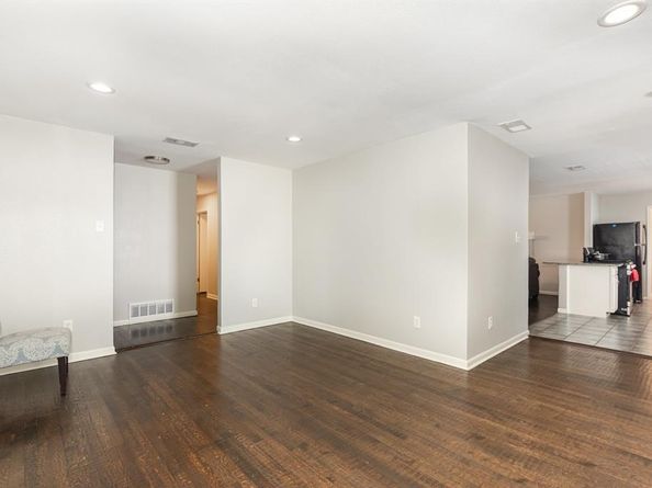 2517  Blanton Street , Dallas Texas 75227