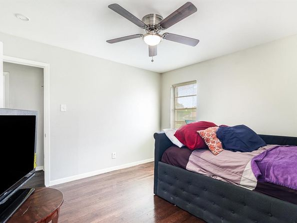 2517  Blanton Street , Dallas Texas 75227