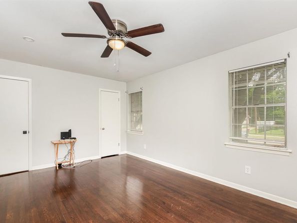 2517  Blanton Street , Dallas Texas 75227