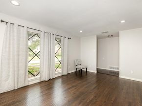 2517  Blanton Street , Dallas Texas 75227