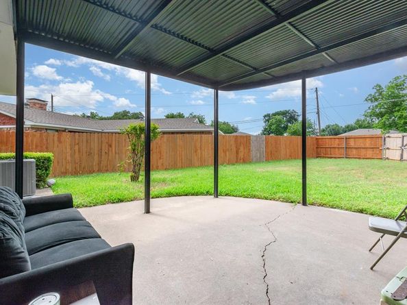 2517  Blanton Street , Dallas Texas 75227