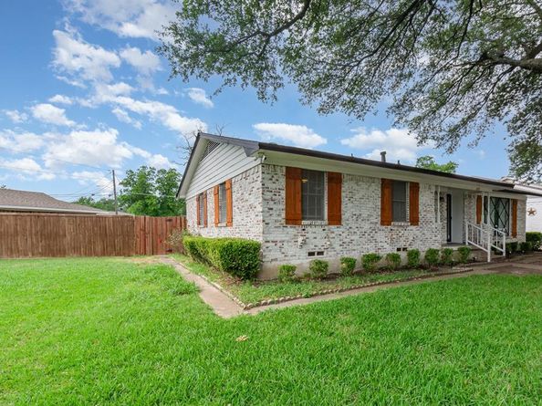 2517  Blanton Street , Dallas Texas 75227