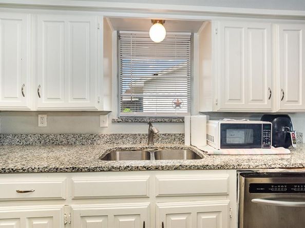 2517  Blanton Street , Dallas Texas 75227