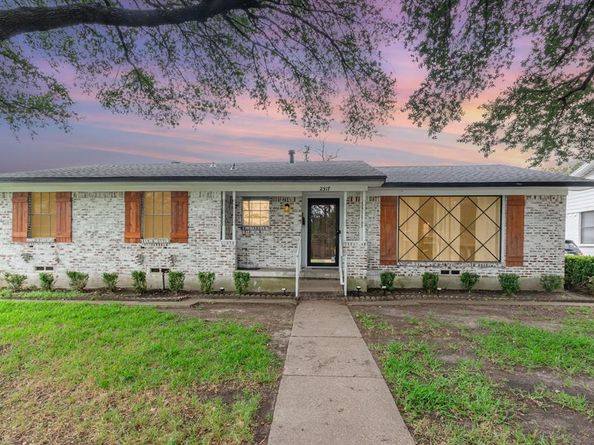 2517  Blanton Street , Dallas Texas 75227