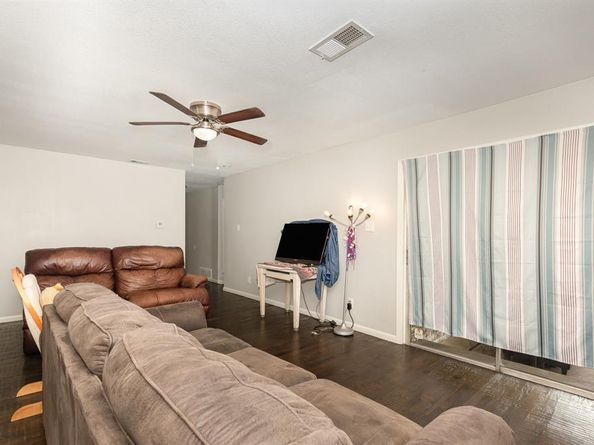 2517  Blanton Street , Dallas Texas 75227