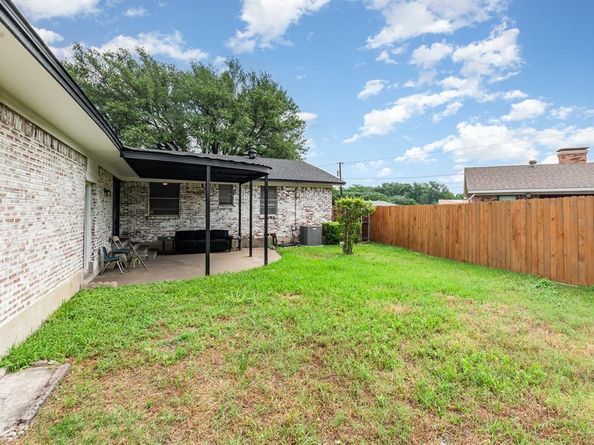 2517  Blanton Street , Dallas Texas 75227