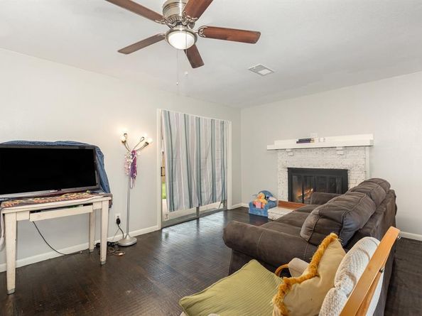 2517  Blanton Street , Dallas Texas 75227