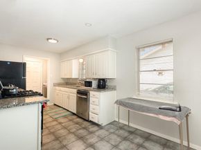 2517  Blanton Street , Dallas Texas 75227
