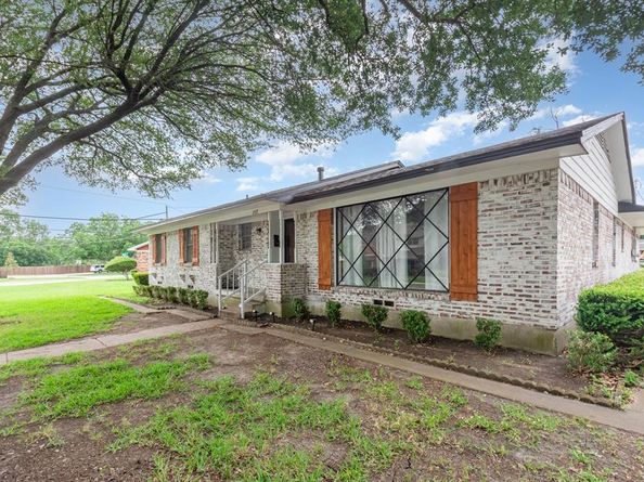 2517  Blanton Street , Dallas Texas 75227