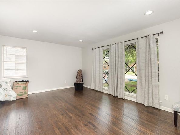 2517  Blanton Street , Dallas Texas 75227