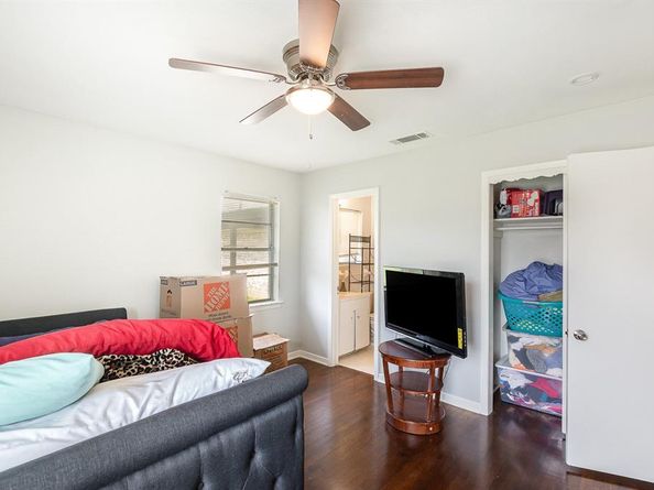 2517  Blanton Street , Dallas Texas 75227