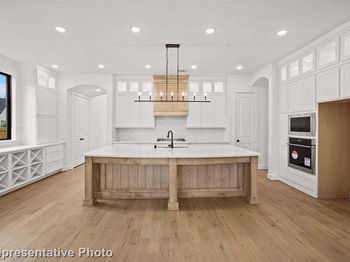 929  Shady Oaks Drive 