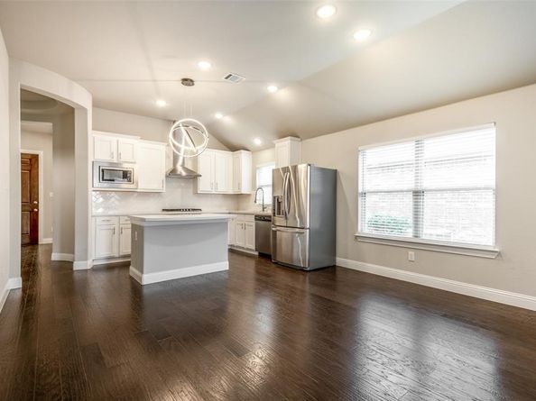 2409  Valley Lane , Carrollton Texas 75010