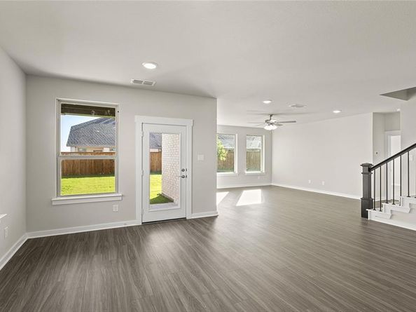 1632  Elle Lane , Aubrey Texas 76227