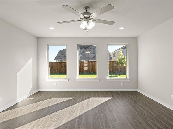 1632  Elle Lane , Aubrey Texas 76227
