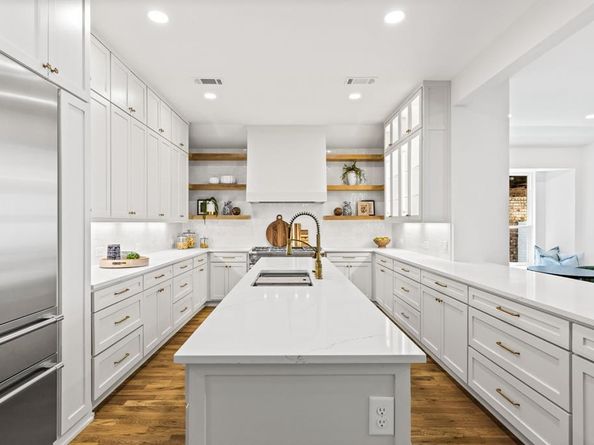 7  Royal Terrace Court , Dallas Texas 75225