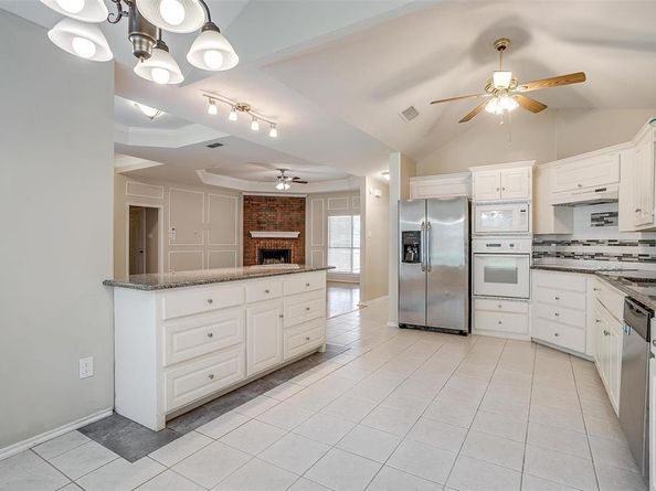 401  Inland Circle , Azle Texas 76020