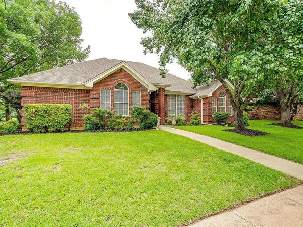 401  Inland Circle , Azle Texas 76020