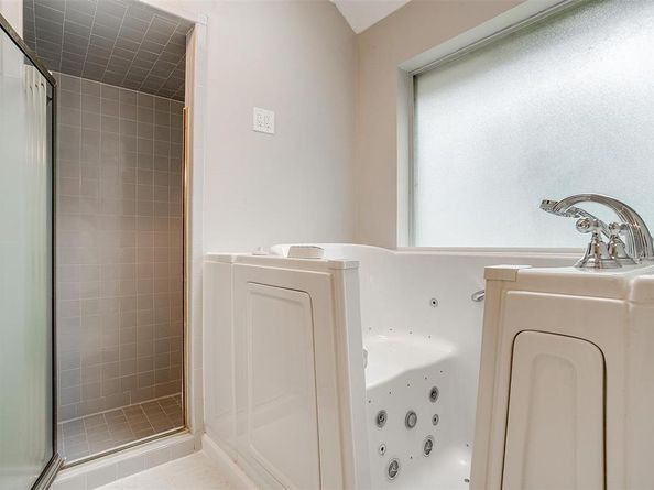 401  Inland Circle , Azle Texas 76020