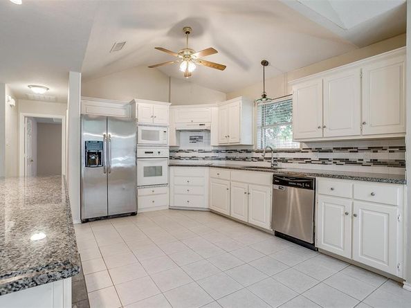 401  Inland Circle , Azle Texas 76020