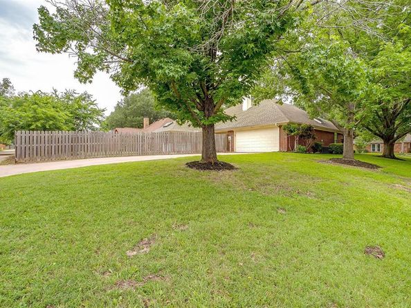 401  Inland Circle , Azle Texas 76020