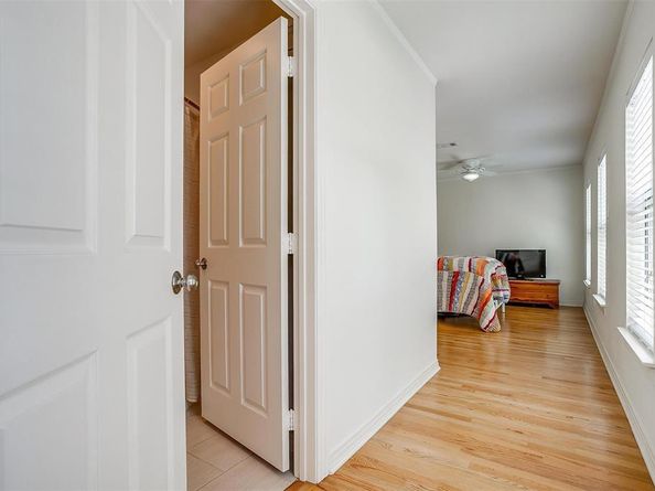 2925  5th Avenue , Fort Worth Texas 76110
