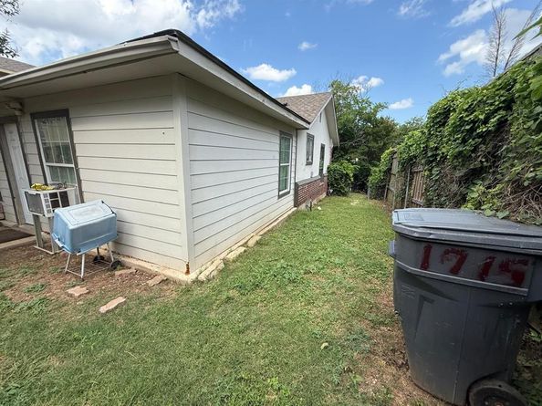 1715  Navaro Street , Dallas Texas 75208