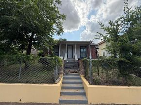 1715  Navaro Street , Dallas Texas 75208