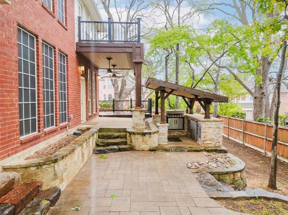 101  Glasgow Court , Highland Village Texas 75077