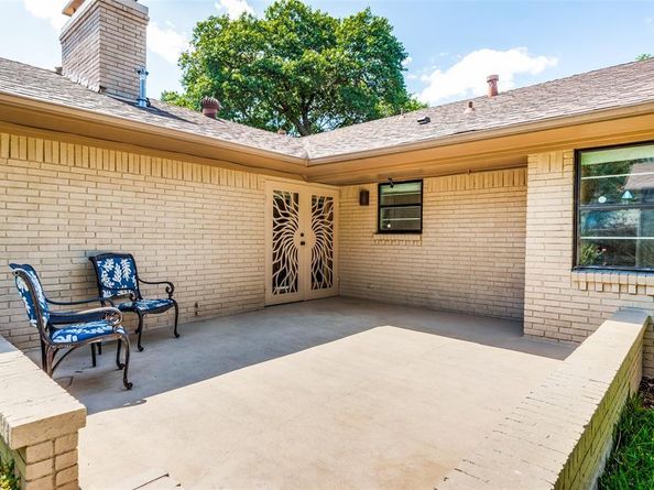 6124 N Jim Miller Road , Dallas Texas 75228