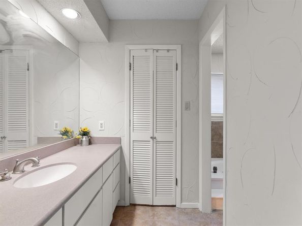 7717  Woodside Hill , Fort Worth Texas 76179