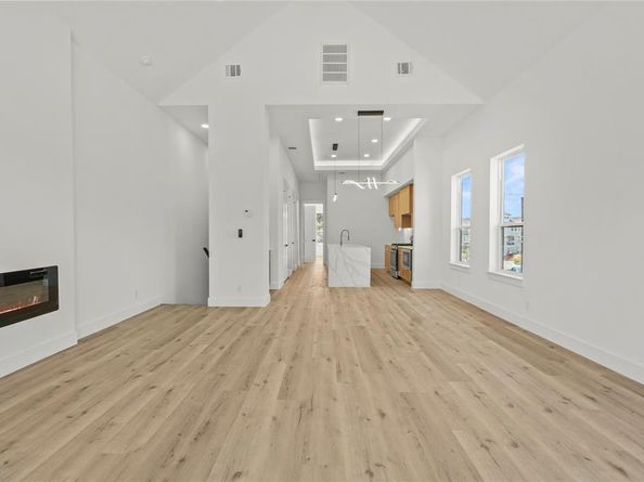 850 W Canty Street , Dallas Texas 75208