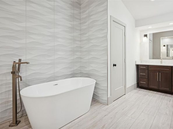 518  Lake Vista N, Highland Village Texas 75077