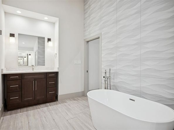 518  Lake Vista N, Highland Village Texas 75077