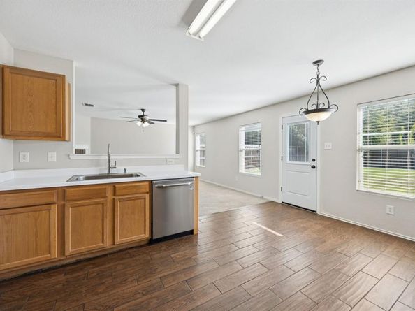 2924  Desert Drive , Denton Texas 76210