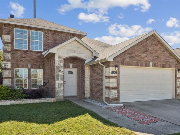 2924  Desert Drive , Denton Texas 76210