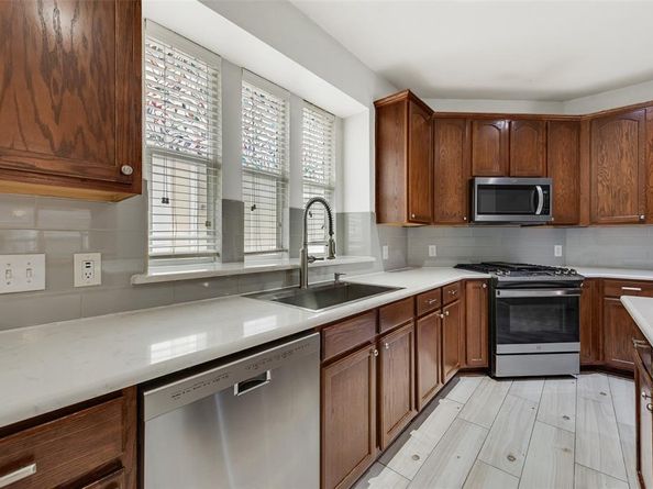 1108  Hayden Lane , Savannah Texas 76227