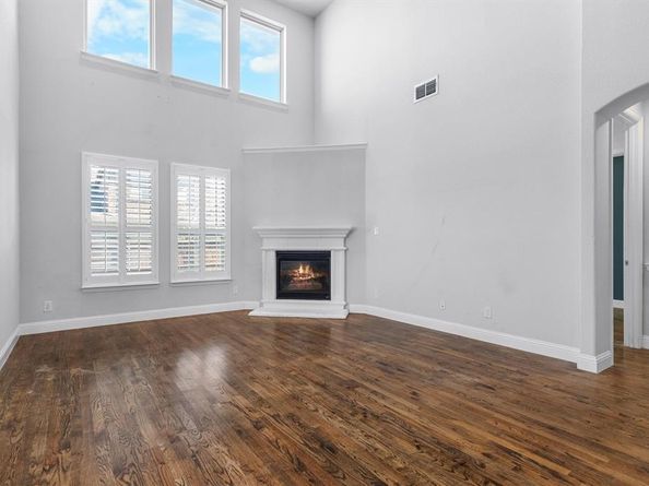 1320  Ponca Street , Carrollton Texas 75010