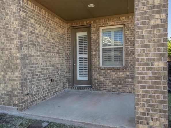 1320  Ponca Street , Carrollton Texas 75010