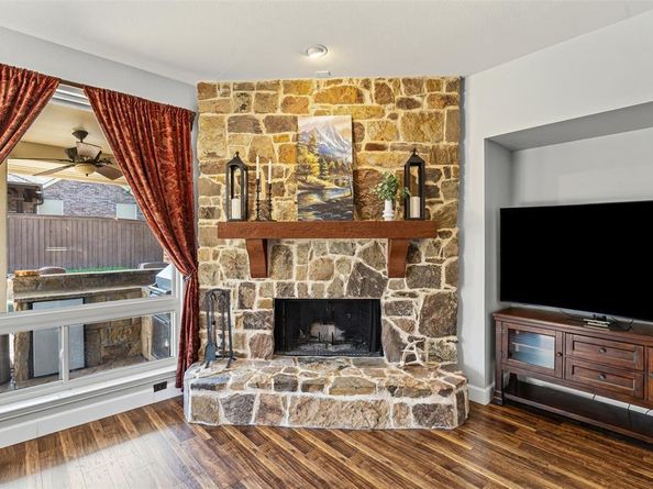 1808  Lakes Edge Boulevard , Mansfield Texas 76063