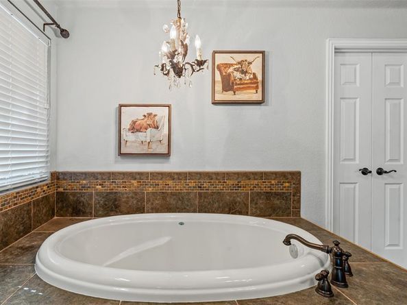 1808  Lakes Edge Boulevard , Mansfield Texas 76063