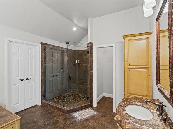 1808  Lakes Edge Boulevard , Mansfield Texas 76063