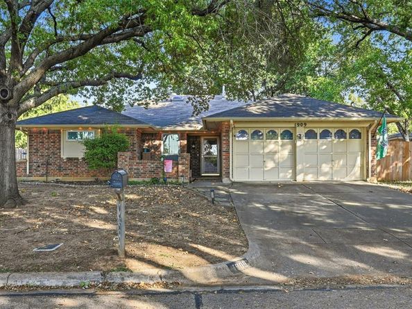 1909  Ford Street , Arlington Texas 76013
