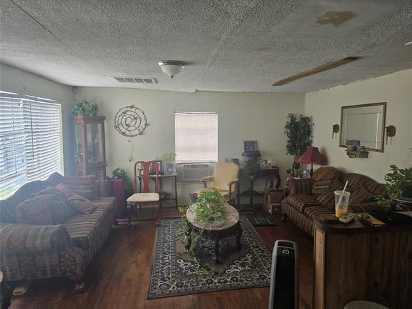 3513  Nomas Street , Dallas Texas 75212