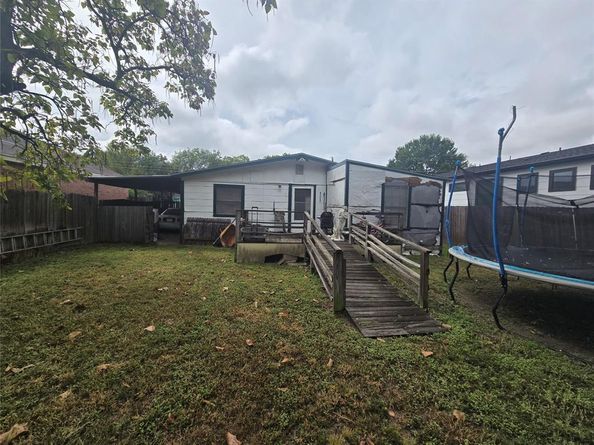 3513  Nomas Street , Dallas Texas 75212