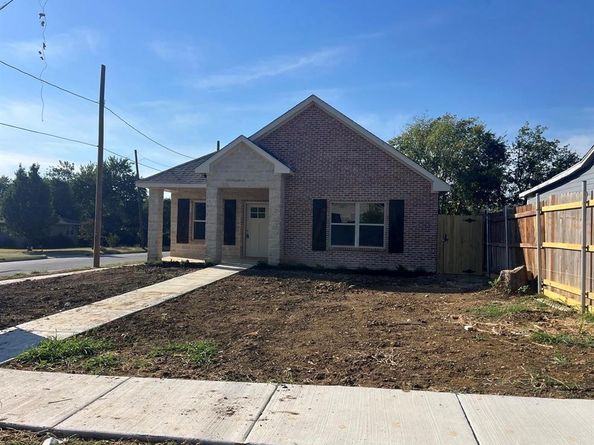 4340  M Avenue , Fort Worth Texas 76105