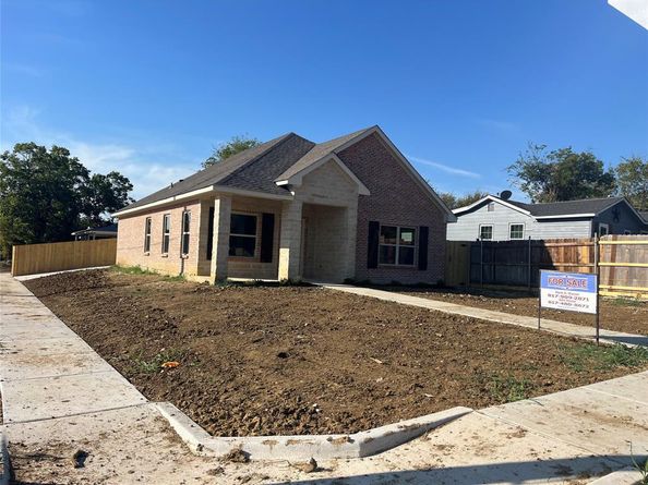 4340  M Avenue , Fort Worth Texas 76105