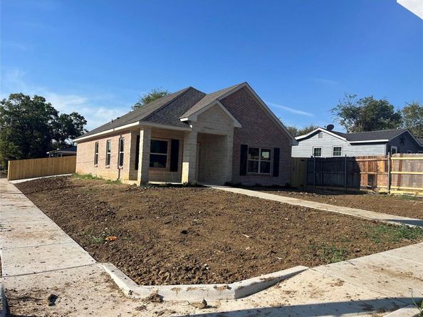 4340  M Avenue , Fort Worth Texas 76105