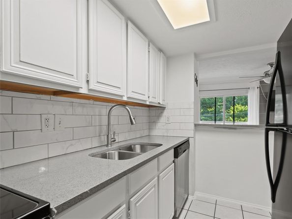 5757  Martel Avenue  B11, Dallas Texas 75206
